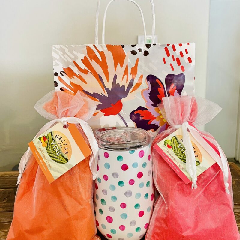 Gift Baskets by Debbie Gift Bags with Match Tissue Paper Tags and Raffia  Ribbon - 3 Total Assorted Sizes (BEE)