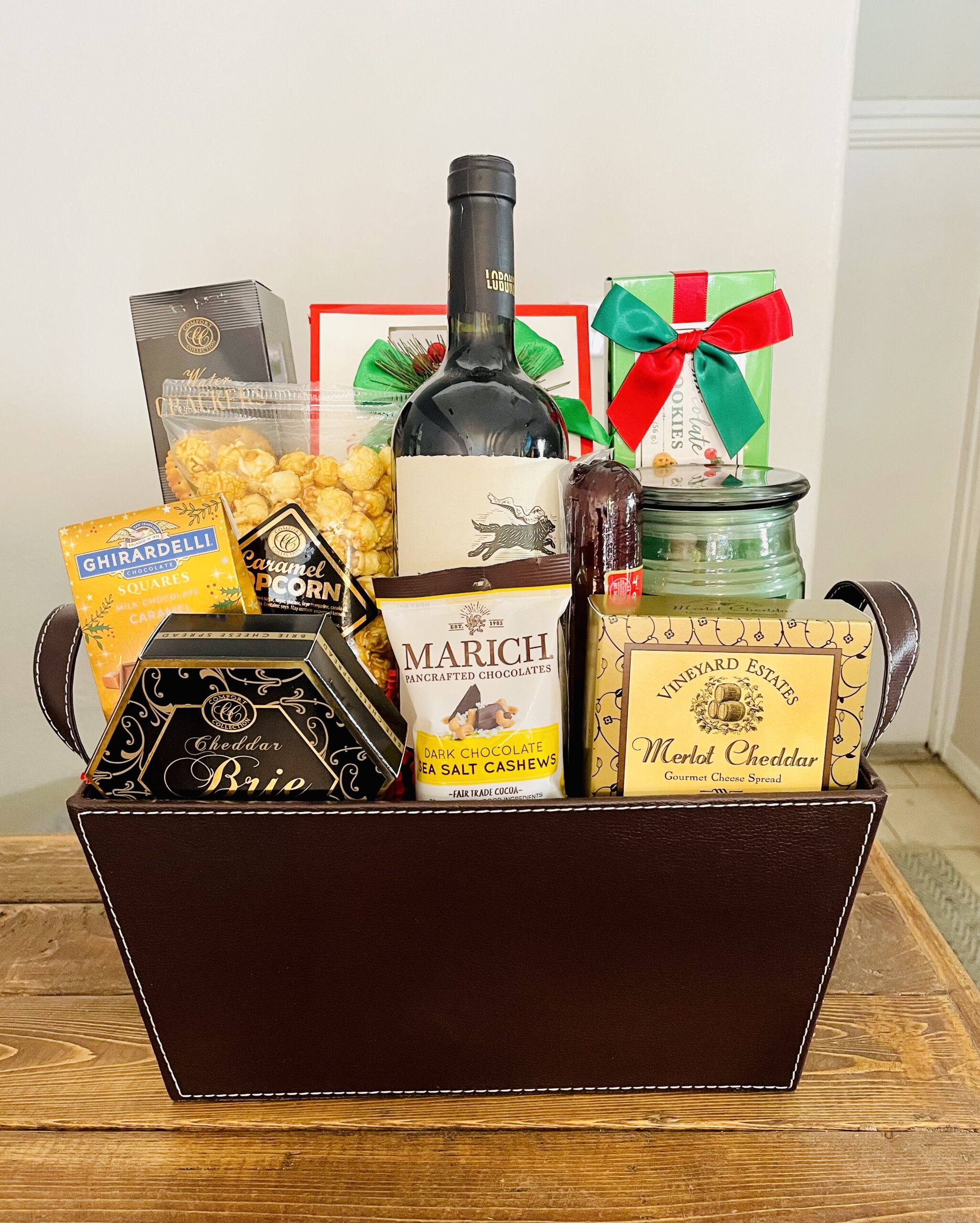 Deluxe (Pinot Noir) – Gulf to Bay Gift Baskets